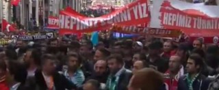 Copertina di Turchia, tifosi di calcio in corteo a Istanbul contro il terrorismo – Video