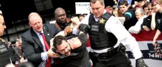 Copertina di Primarie Usa 2016, scontri al comizio di Trump in Kansas: polizia disperde i contestatori. “Spero vengano arrestati”