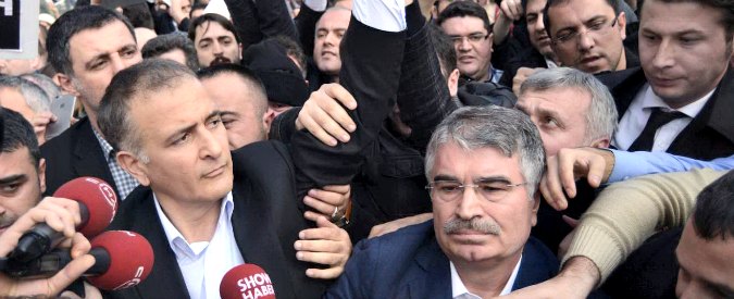 Turchia, commissariato ‘Zaman’, giornale d’opposizione: “Finita libertà dei media”