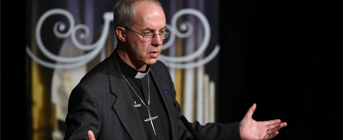 Migranti, l’arcivescovo di Canterbury: “Ragionevole aver paura, non è razzismo”