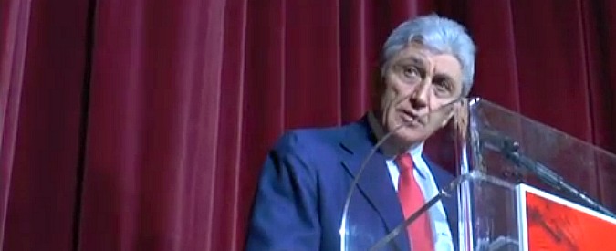 Copertina di Primarie Napoli, Bassolino a Renzi: “Annulli voto nei seggi sospetti, eviti il suicidio del Pd”