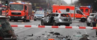 Copertina di Berlino, bomba esplode su un’auto: morto conducente. Sindaco: “Non è atto terroristico” (FOTO E VIDEO)