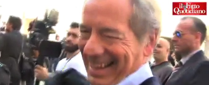 Copertina di Roma, gazebo di Forza Italia: “C’è chi ha votato più volte”. Ma Bertolaso ci ride in faccia