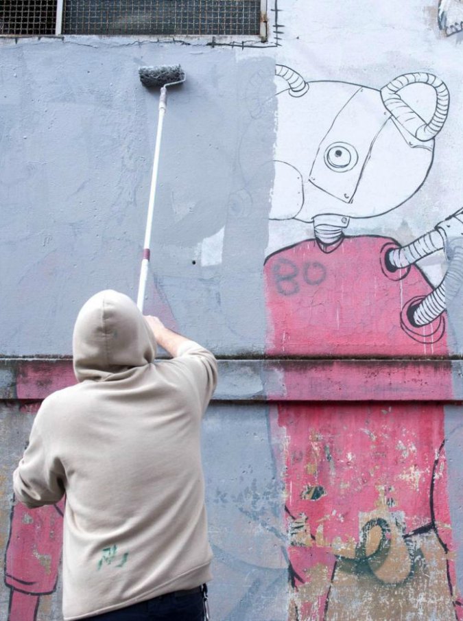Caso Blu a Bologna, manifestazione di artisti e cittadini per il boicottaggio della mostra sulla street art