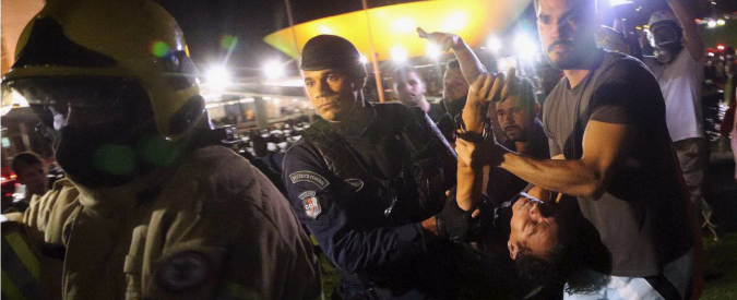 Copertina di Brasile, Lula giura da ministro nel governo Rousseff, ma un giudice sospende la nomina. Scontri in piazza