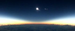 Copertina di Alaska, “Oh my God”: eclissi di sole vista dall’aereo. Immagini mozzafiato a 10mila metri d’altezza