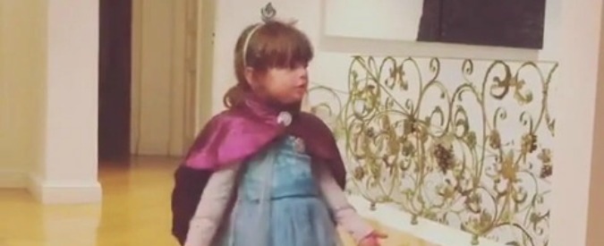 Laura Pausini, la figlia di 3 anni canta Frozen in italiano e inglese: star su Instagram
