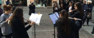Copertina di I licei musicali protestano: “Insegnanti di musica esclusi dai concorsi”. E in piazza le suonano al governo Renzi (VIDEO)