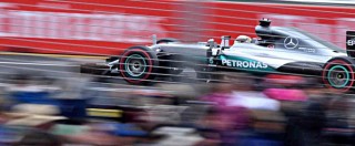 Copertina di Formula 1, Hamilton in pole nel Gp di Australia. Rosberg secondo. Vettel terzo: “Queste qualifiche fanno schifo”