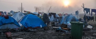 Copertina di Migranti, in due si danno fuoco nell’accampamento di Idomeni: “Disposti a morire piuttosto che tornare indietro”