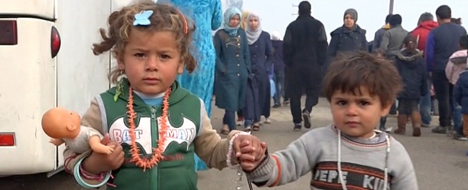 Copertina di Profughi a Idomeni: fame, fango, epidemie. Vita alle porte (chiuse) dell’Europa