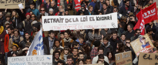 Francia, studenti e lavoratori in piazza contro il “Jobs Act” d’Oltralpe