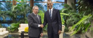 Copertina di Obama a Cuba, storica stretta di mano con Raul Castro. Risuona l’inno Usa nel palazzo della Rivoluzione