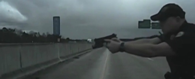 Copertina di Usa, folle inseguimento per le strade di Nashville: polizia si ribalta e poi sperona fuggitivo