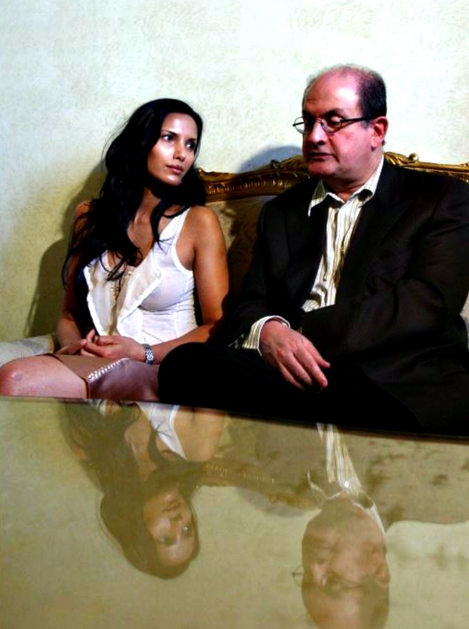 Salman Rushdie, lo scrittore de I Versi Satanici accusato dalla ex moglie: “Sex addicted, insensibile, freddo, geloso”