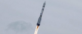 Copertina di ExoMars, completato distacco dell’ultimo stadio del razzo russo. Inizia viaggio verso Marte. “Siamo soli nell’universo?”