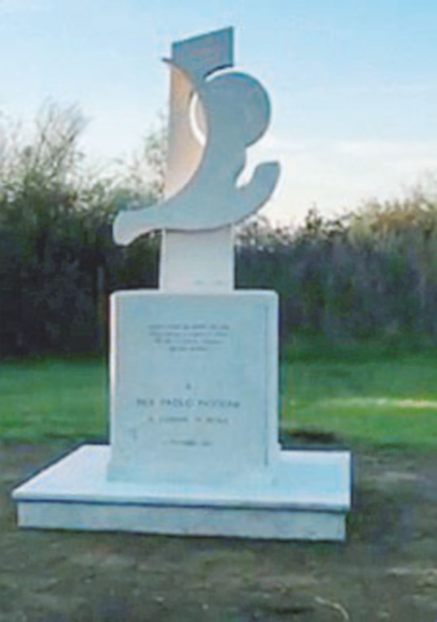 “Frocio e pedofilo”: Militia distrugge il monumento a PPP “Frocio e pedofilo”: Militia distrugge il monumento a PPP