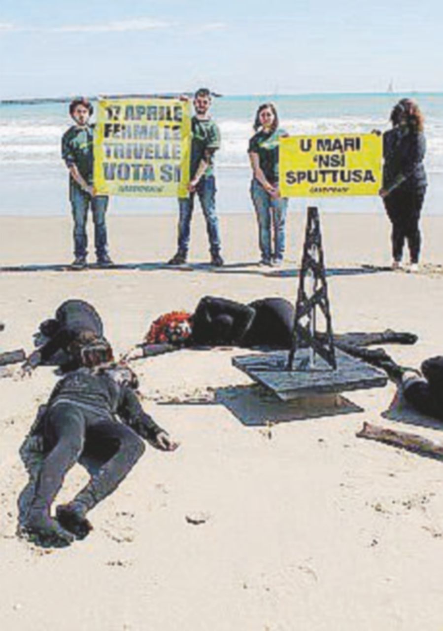 Copertina di Greenpeace: “Tre piattaforme su 4 non pagano diritti”
