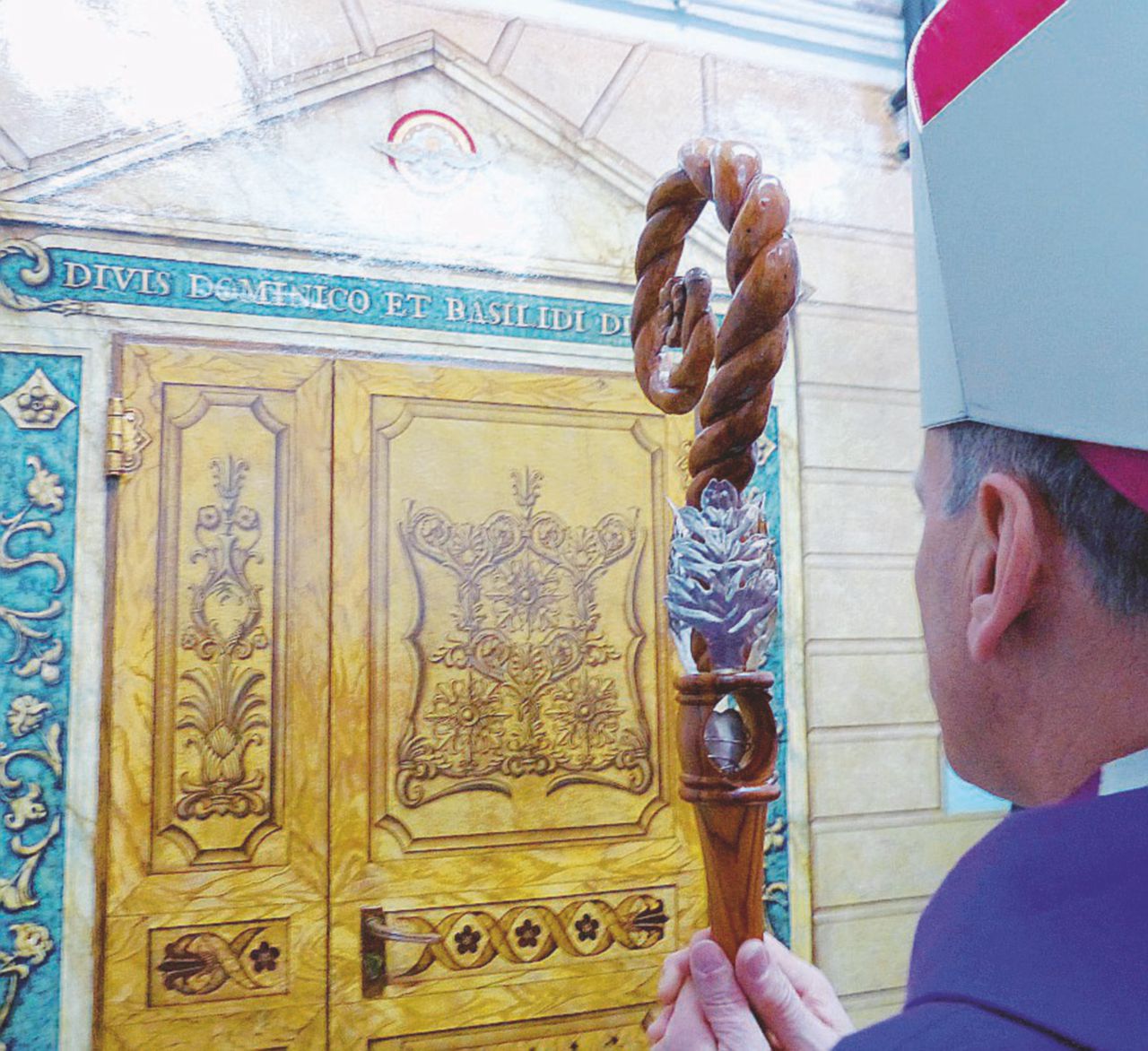 Copertina di Cassino, indagato il vescovo per abusi. Lui: “Tutto falso”