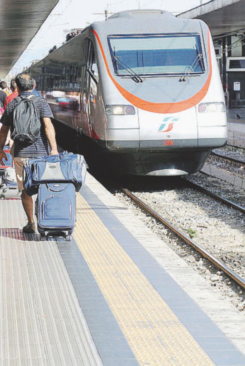 Copertina di Fs, il gigante dei trasporti fa paura