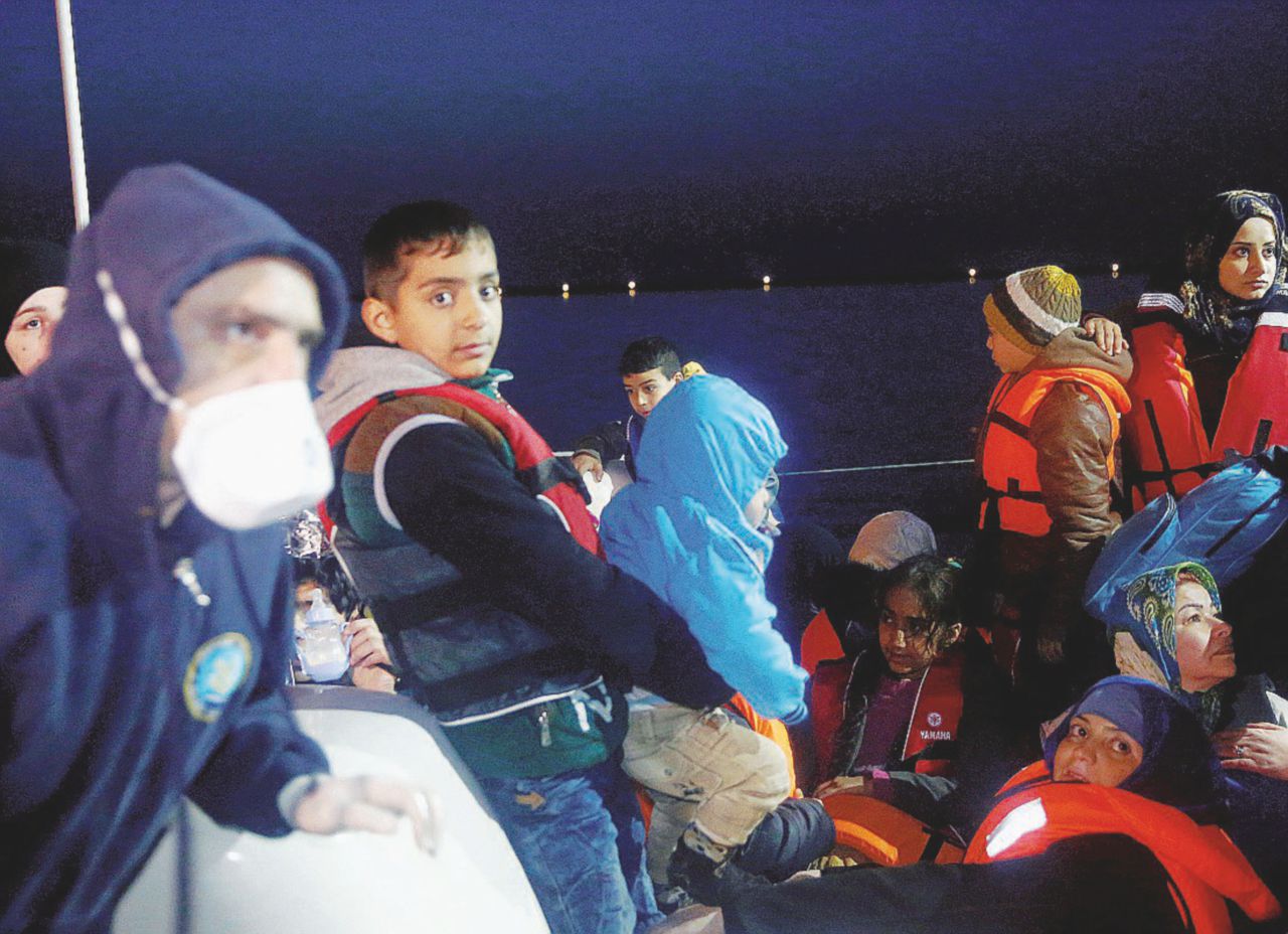 Copertina di Governo Tsipras stretto fra Troika e migranti