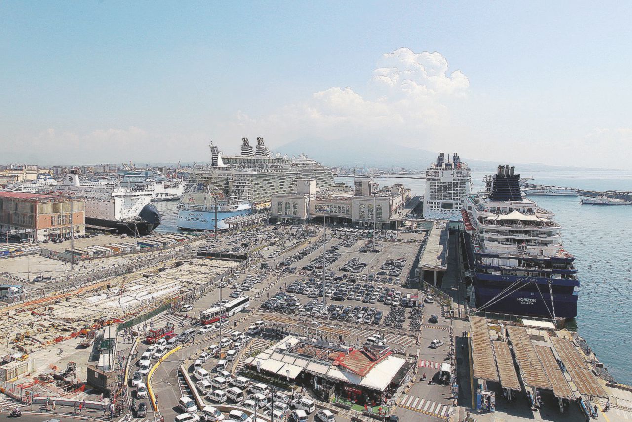 Copertina di Il comitato d’affari puntava ai lavori del porto di Napoli