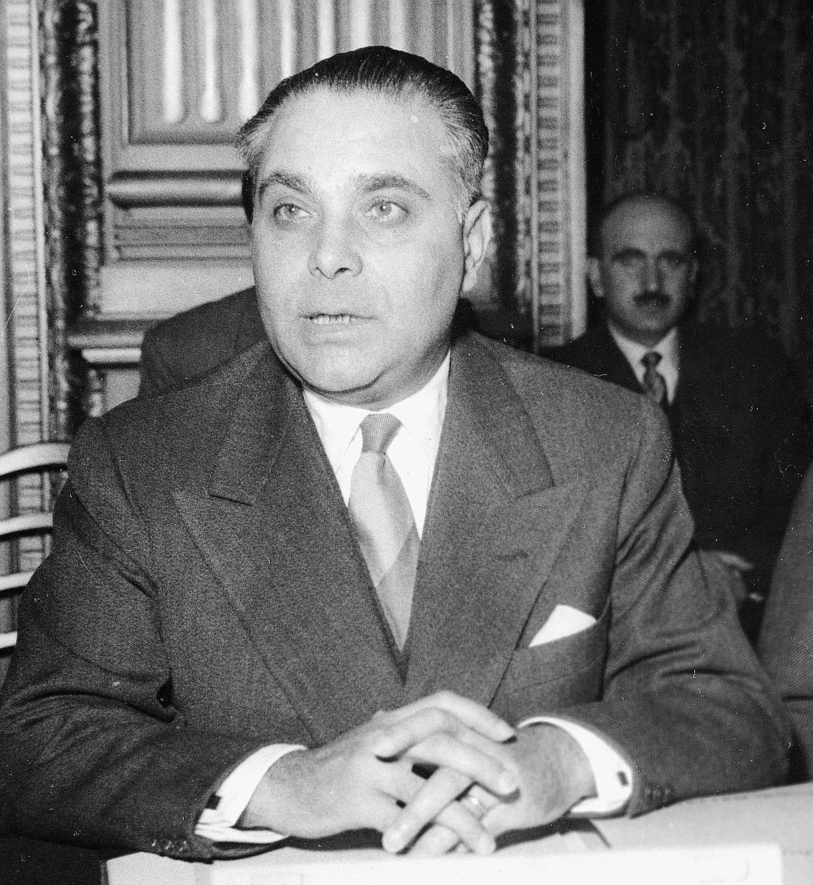 Copertina di Mail del Colle per difendere  il padre di Mattarella