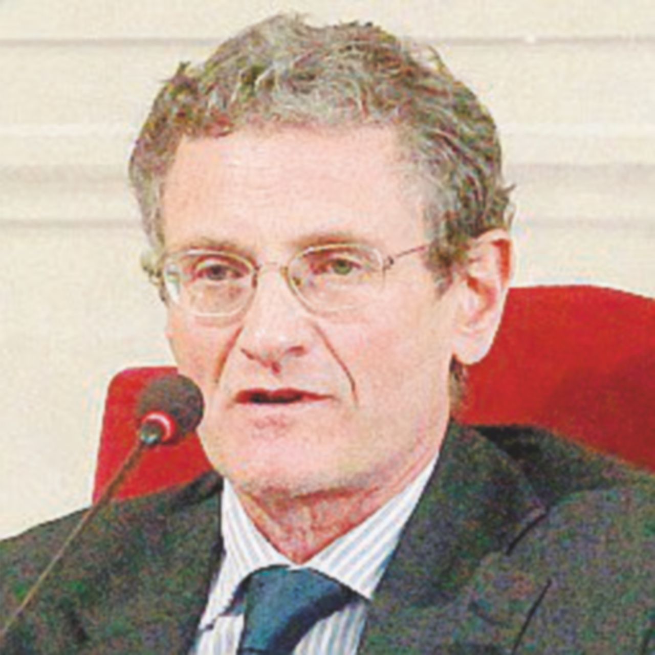 Copertina di Di Martino se ne va: “Ho pestato piedi eccellenti, mi rottamano”