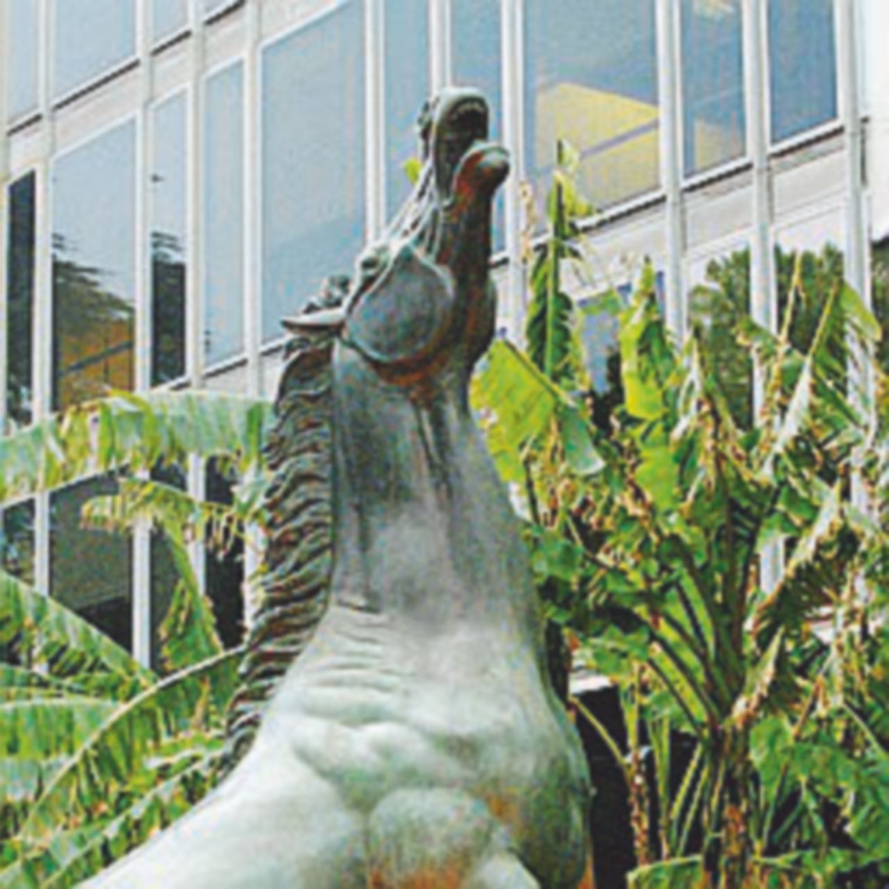 Copertina di “CambieRai”: il governo riflette, l’uomo Mediaset agisce