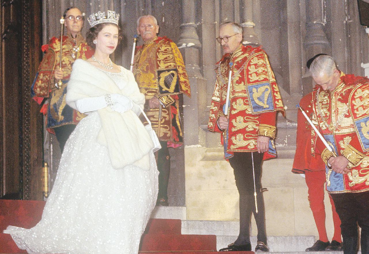 Copertina di Elisabetta II, quando la storia fa Novanta