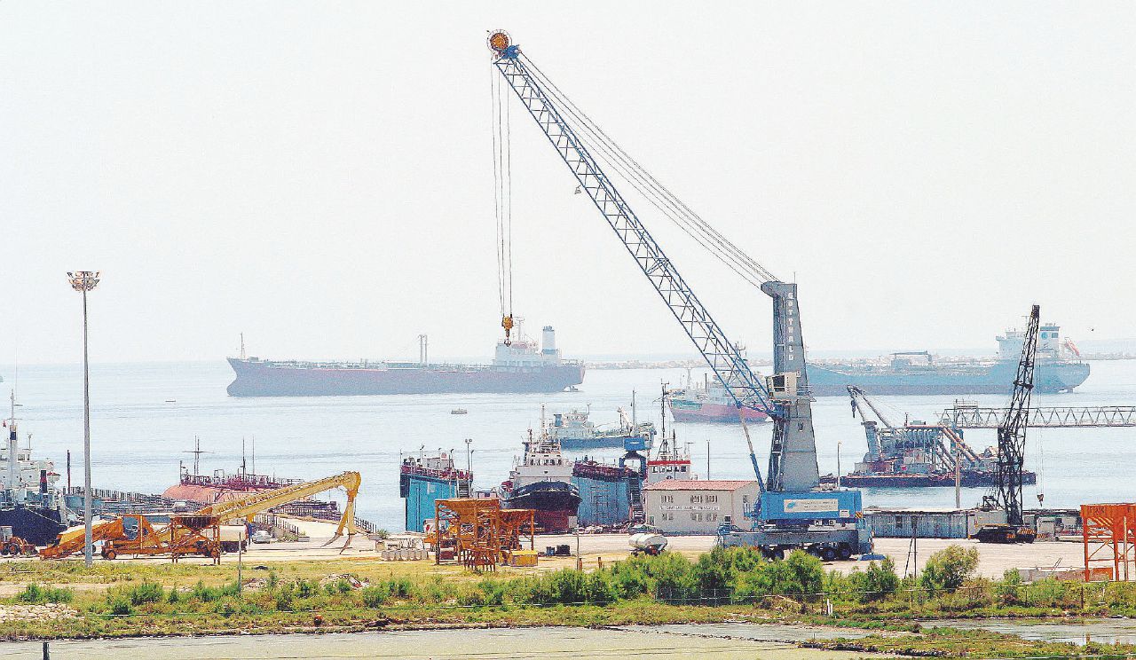 Copertina di “Gemelli e la Confindustria pressavano il ministro Guidi”