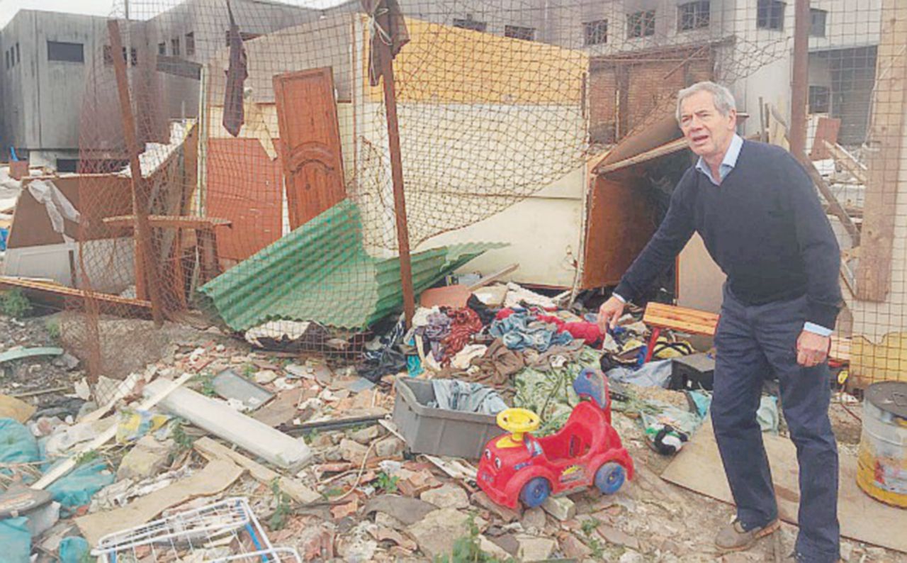 Un giorno da Bertolaso: via col trolley in periferia