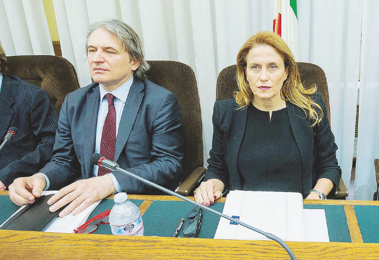 Copertina di Rai, il diktat di Verdelli e le mani di Renzi sulla tv