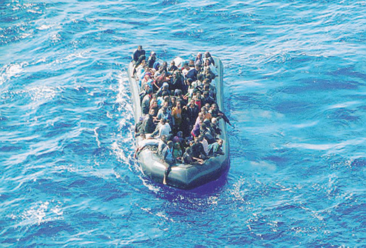 Copertina di La storia dei naufraghi invisibili alla Nato