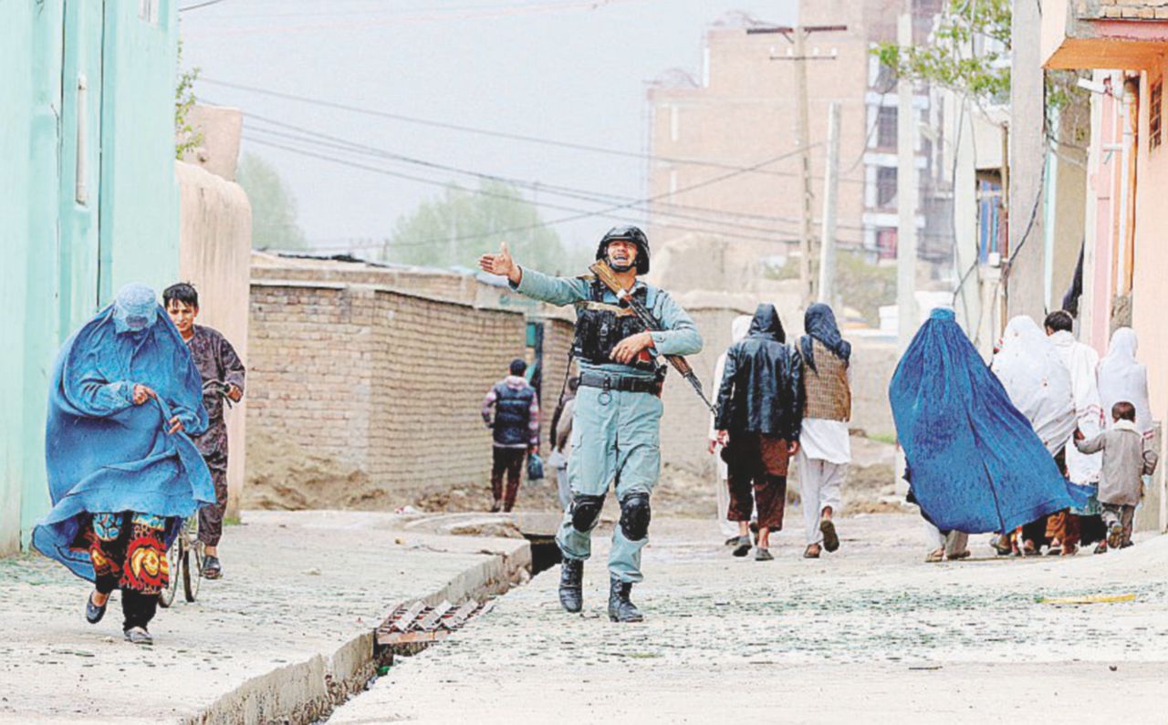 Kabul, il kamikaze annuncia l’offensiva di primavera: 30 morti