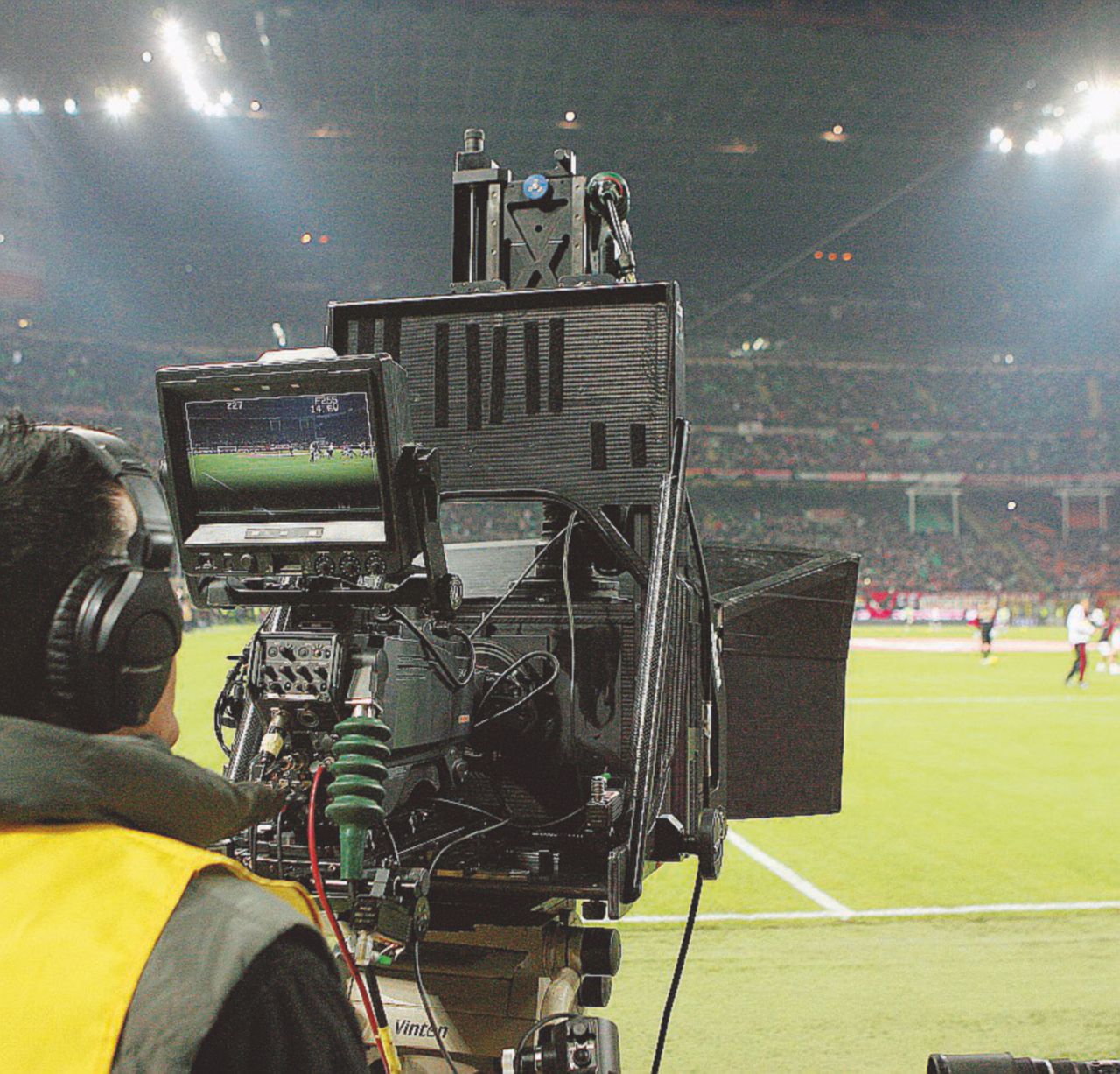 Copertina di Diritti tv per il calcio, multa   pesante per Sky  e Mediaset