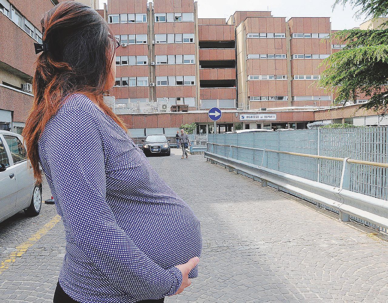 Aborti illegali e neonati morti, ma i medici se la ridevano