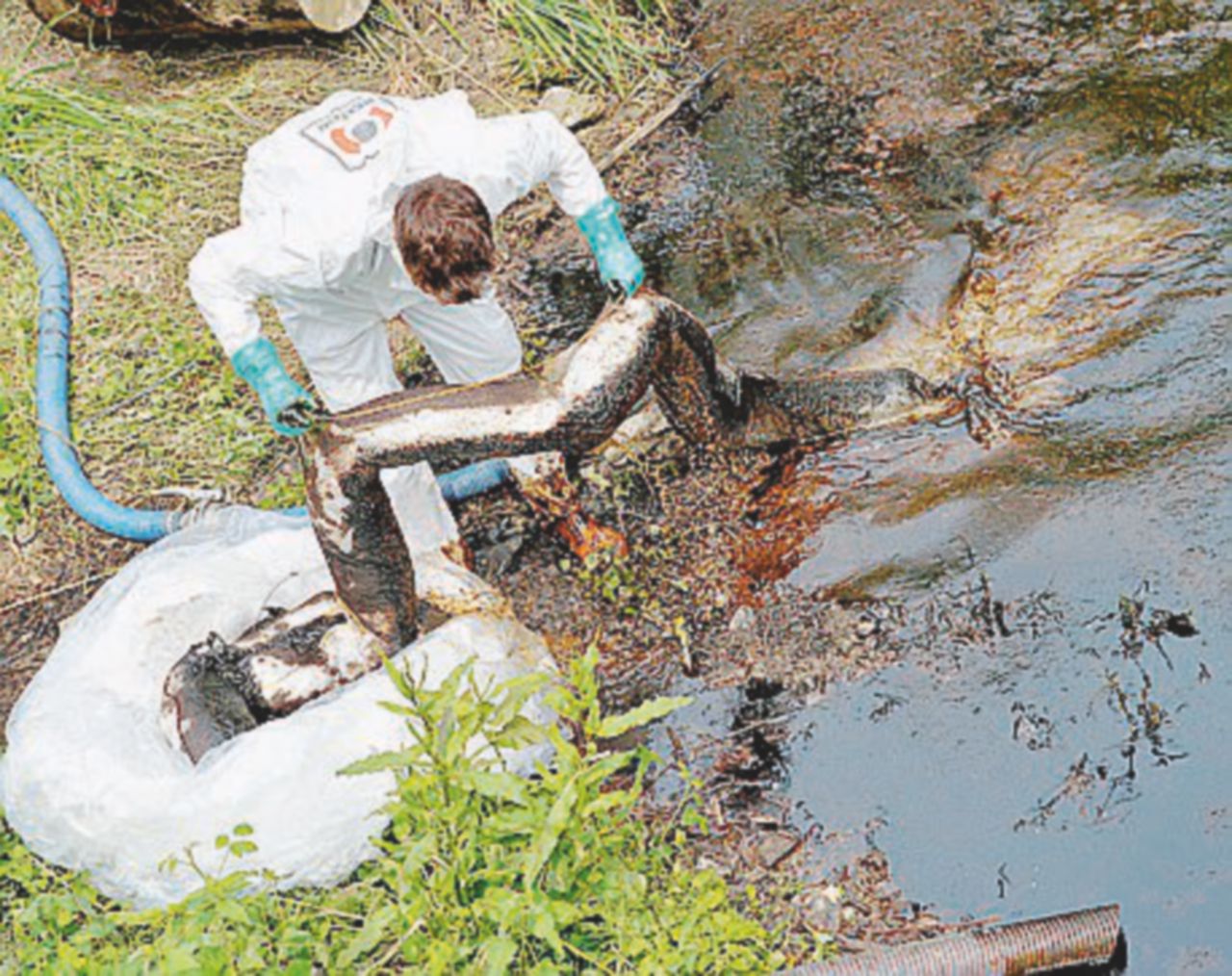 Allarme del sindaco Doria:  “Disastro ambientale serio, il petrolio è arrivato in mare”