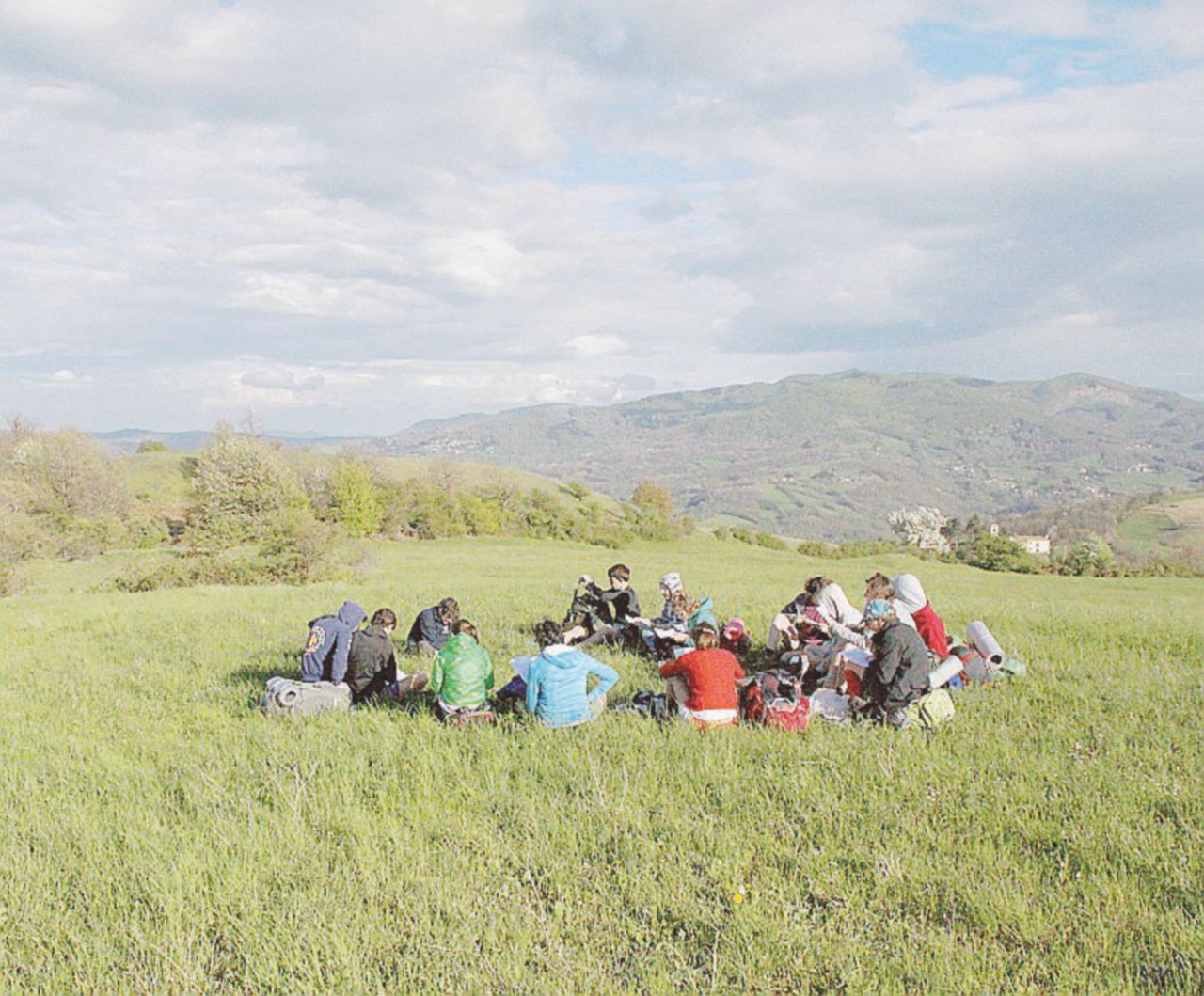 Copertina di La Costituzione e la Bibbia nello zaino. Il pellegrinaggio da Marzabotto a Barbiana