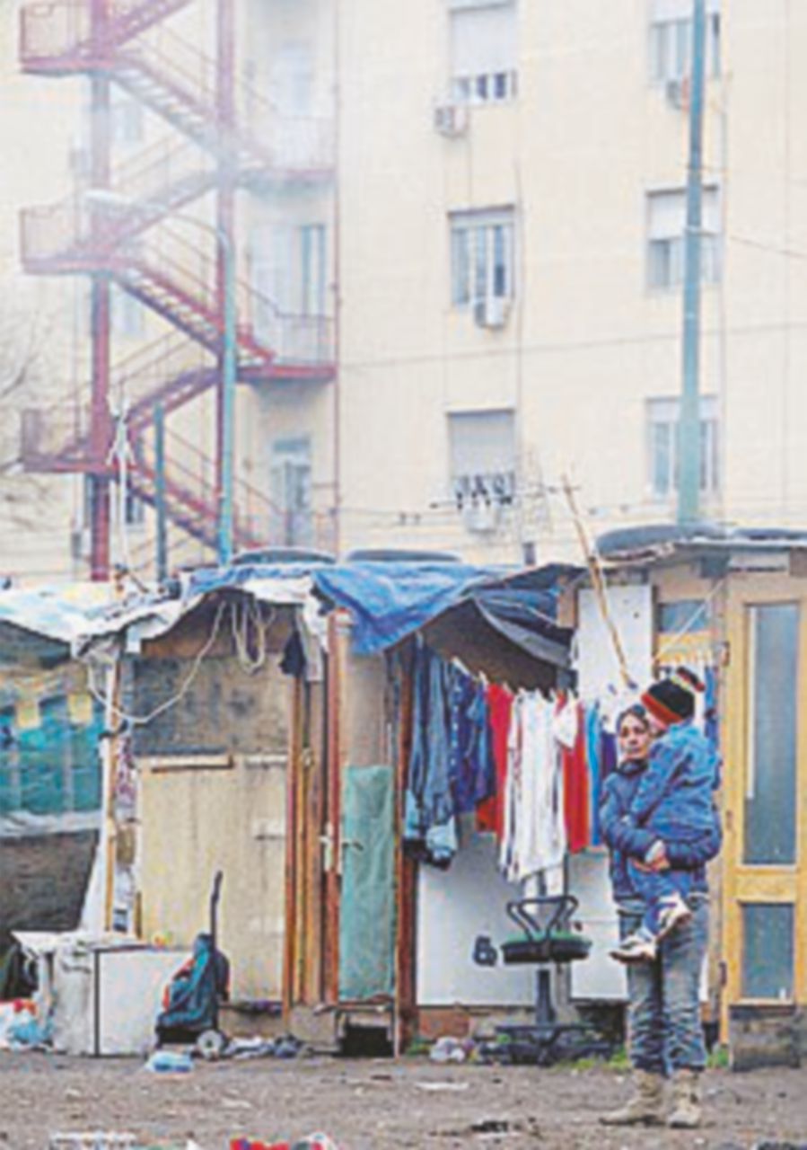 “Rapito un tedesco”. Irruzione nel campo rom: tre arrestati