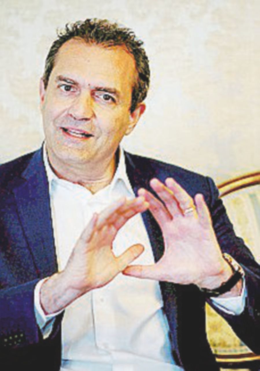 De Magistris-Fassina, asse tra gli arancioni: “Sfidiamo il premier”