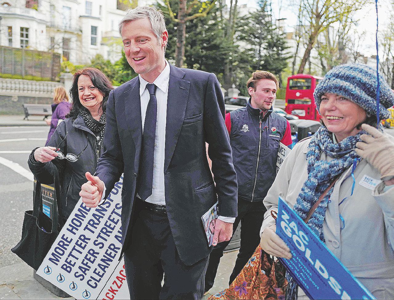 In alto Sadiq Kahn, per i sondaggi al 32%, e Zac Goldsmith che lo segue al 25% - LaPresse Il “paki” di periferia e il figlio di papà: una poltrona per due