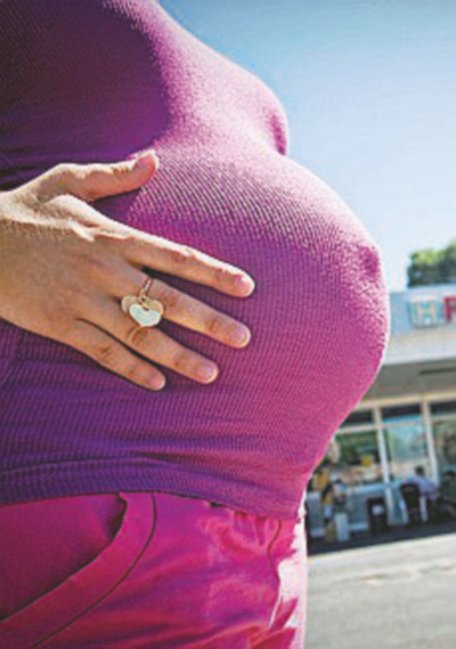 Milano, al sesto mese di gravidanza muore al Policlinico