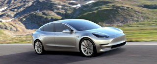 Copertina di Tesla Model 3, svelata da Elon Musk in California l’elettrica del “popolo” – FOTO e VIDEO
