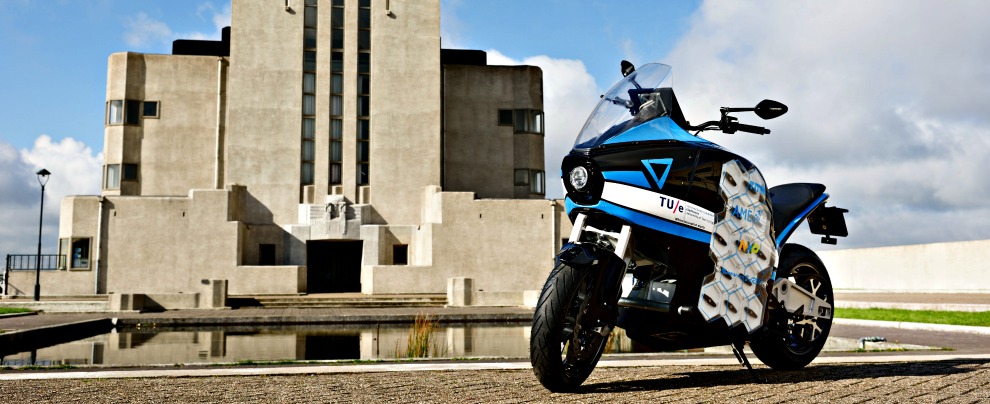 Copertina di Storm Pulse, il giro del mondo in 80 giorni con una moto elettrica – FOTO e VIDEO