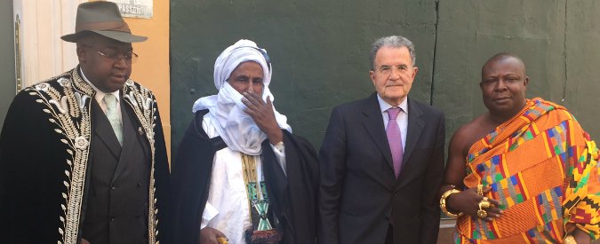 Copertina di Crisi Libia, Prodi vede rappresentanti tribù africane: “Disponibili a collaborare per la pace”