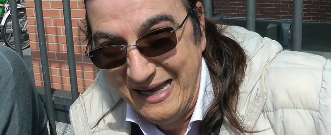 Copertina di Casaleggio, le lacrime dell’attivista a Milano: “Disperato, per noi è la perdita peggiore”