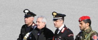 Copertina di ‘Ndrangheta, il boss Condello si presenta al processo vestito da straccione con busta della spazzatura. Bloccato