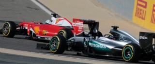 Copertina di Formula 1, griglia di partenza in Bahrain: pole per Hamilton, Ferrari in seconda fila. Botta e risposta Ecclestone-Vettel