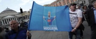 Copertina di Napoli, tifosi scendono in piazza: flash mob per difendere Higuain
